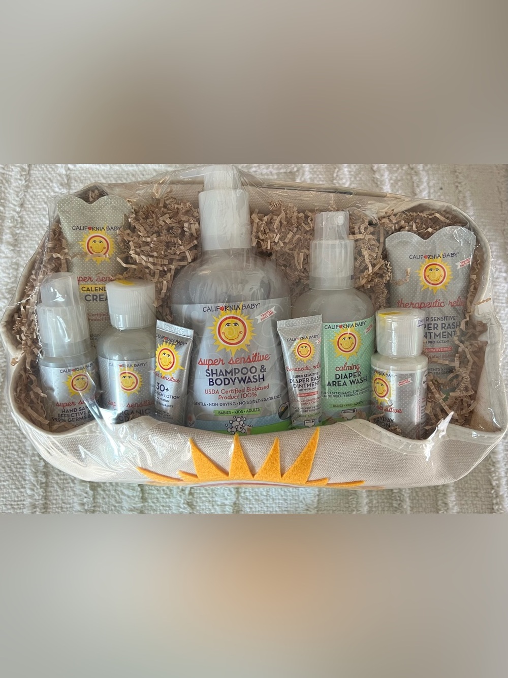 CALIFORNIA BABY Newborn Essentials Deluxe Gift Set Babyshower Gift